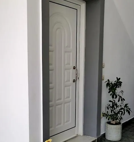 شقة Giotouli أفانتو